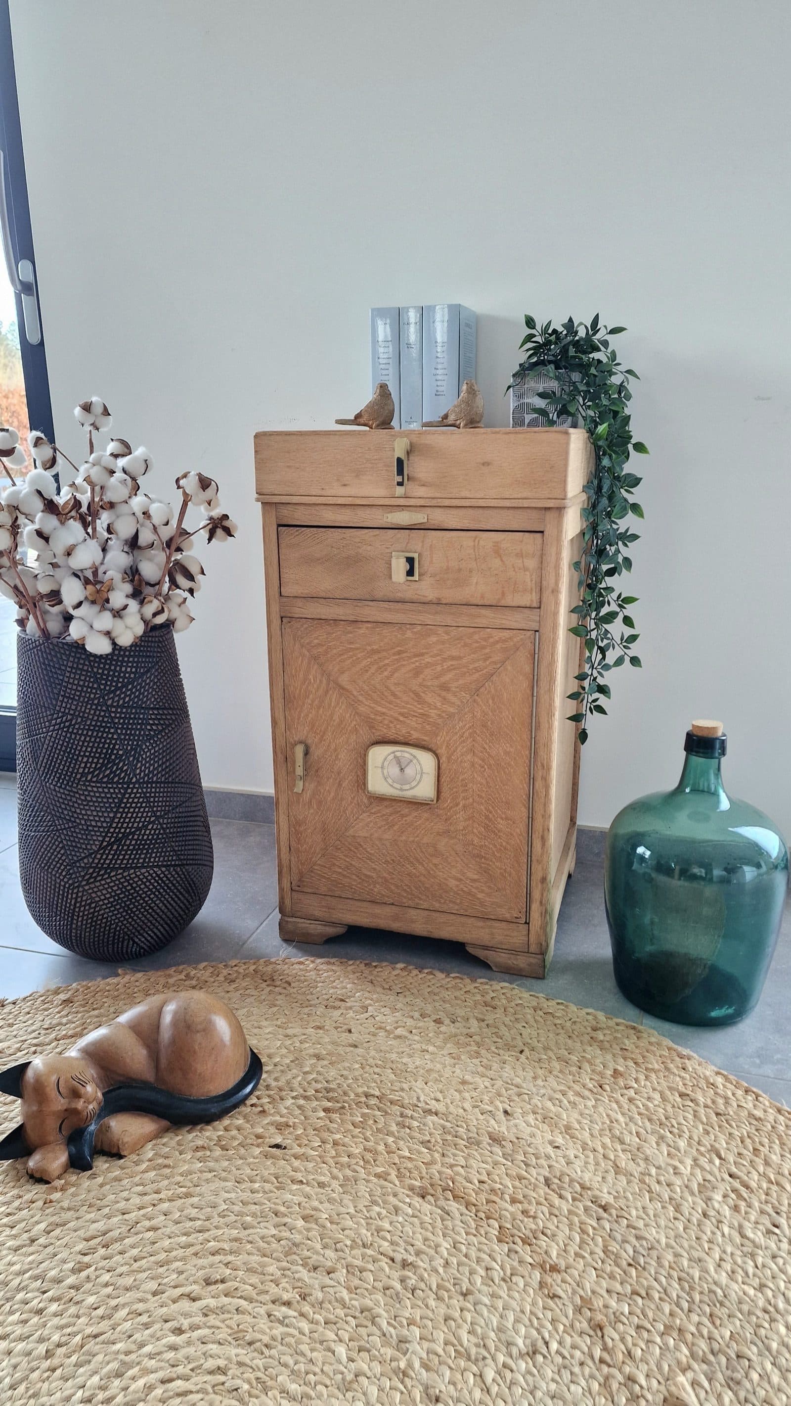 Meuble après aérogommage — bois révélé et mis en scène